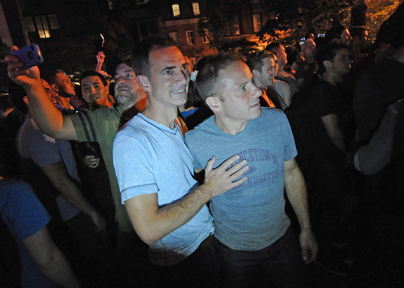 Illustration for article titled New Yorkers Take to the Streets to Celebrate Gay Marriage Vote